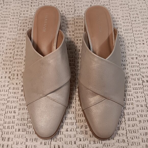 Maurices women's 'Isabel' gold shimmer low heel mules sz 8.5 M - Picture 2 of 13